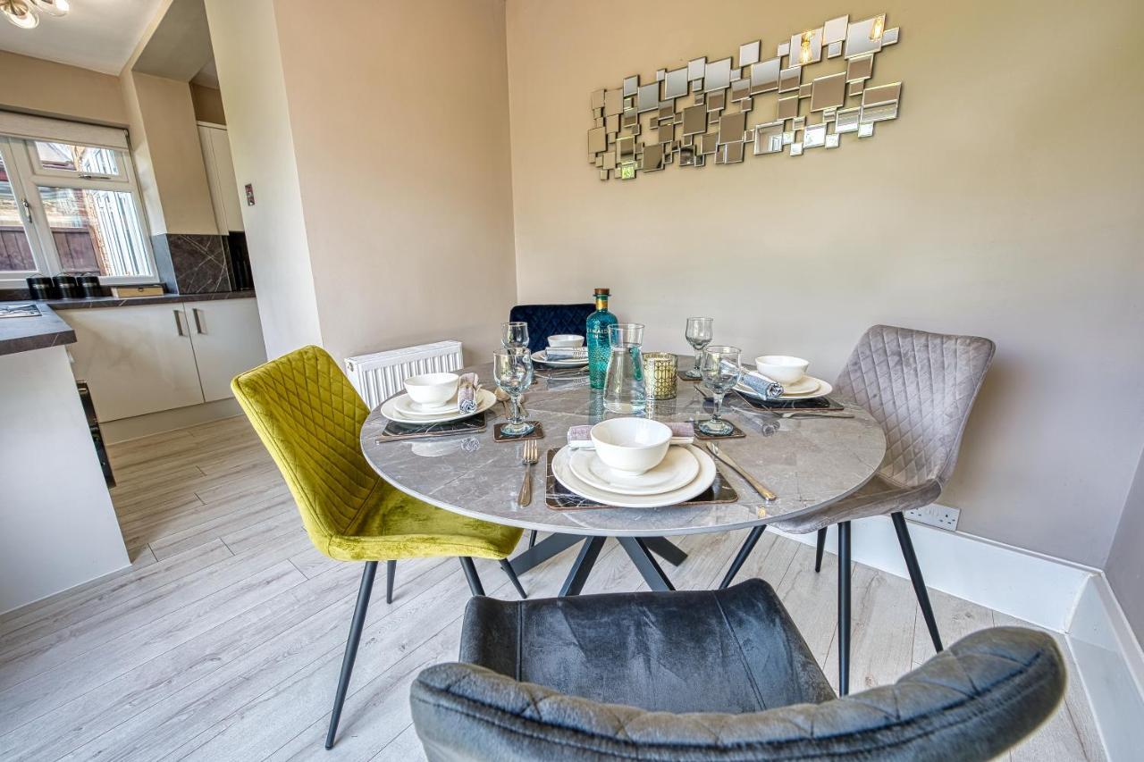 Elegant 5 Bed House - Sleeps 9, Central Solihull, Nec, Jlr, Hs2, Resorts World, Airport Business And Leisure Stays, Экстерьер фото