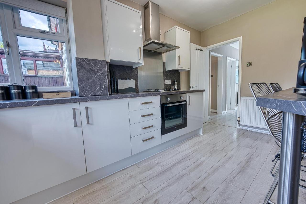 Elegant 5 Bed House - Sleeps 9, Central Solihull, Nec, Jlr, Hs2, Resorts World, Airport Business And Leisure Stays, Экстерьер фото