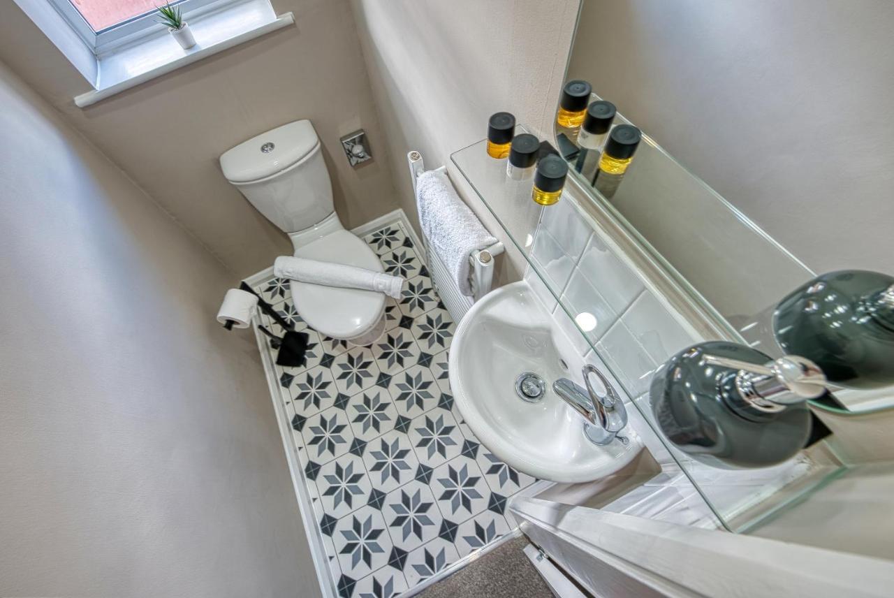 Elegant 5 Bed House - Sleeps 9, Central Solihull, Nec, Jlr, Hs2, Resorts World, Airport Business And Leisure Stays, Экстерьер фото