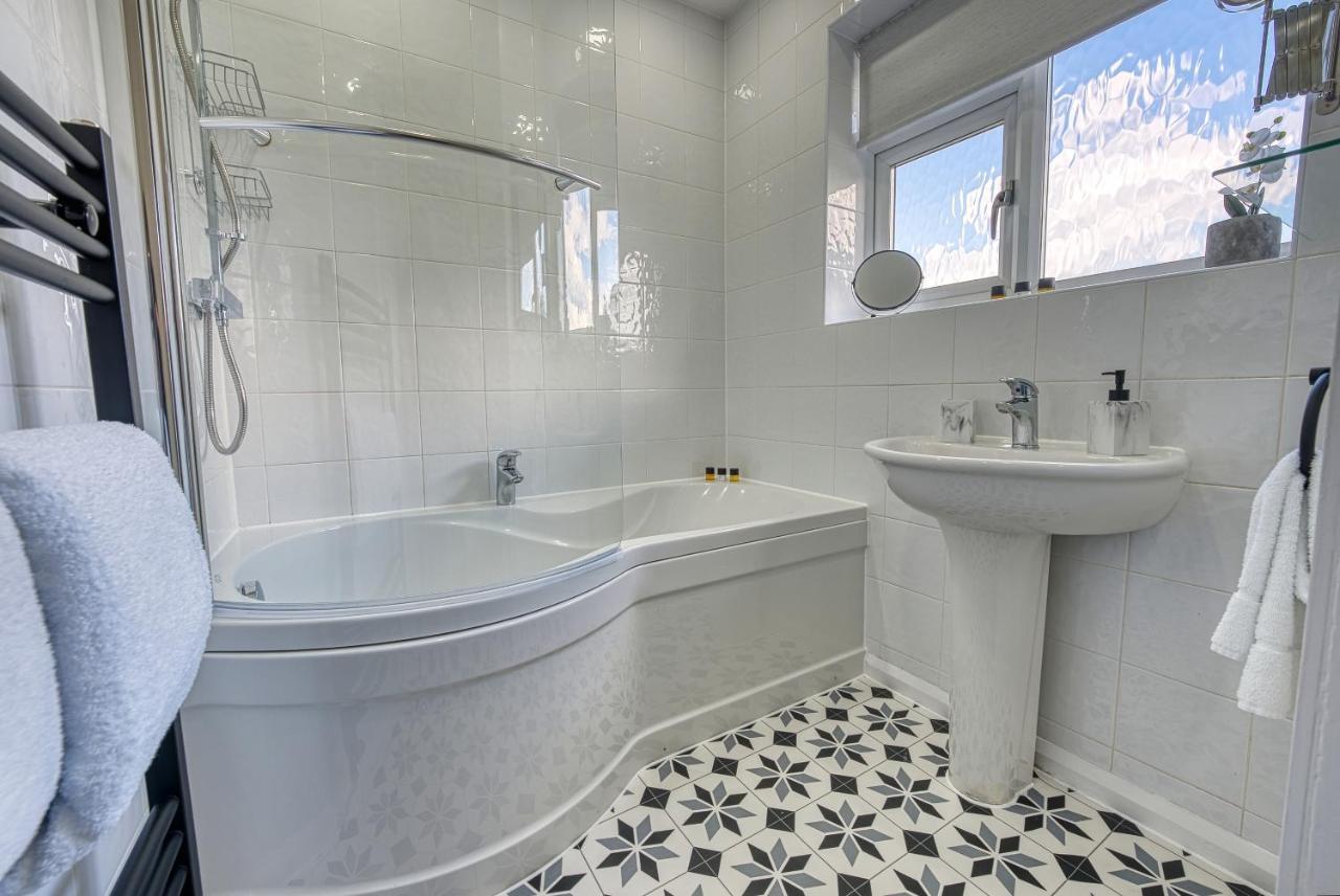 Elegant 5 Bed House - Sleeps 9, Central Solihull, Nec, Jlr, Hs2, Resorts World, Airport Business And Leisure Stays, Экстерьер фото