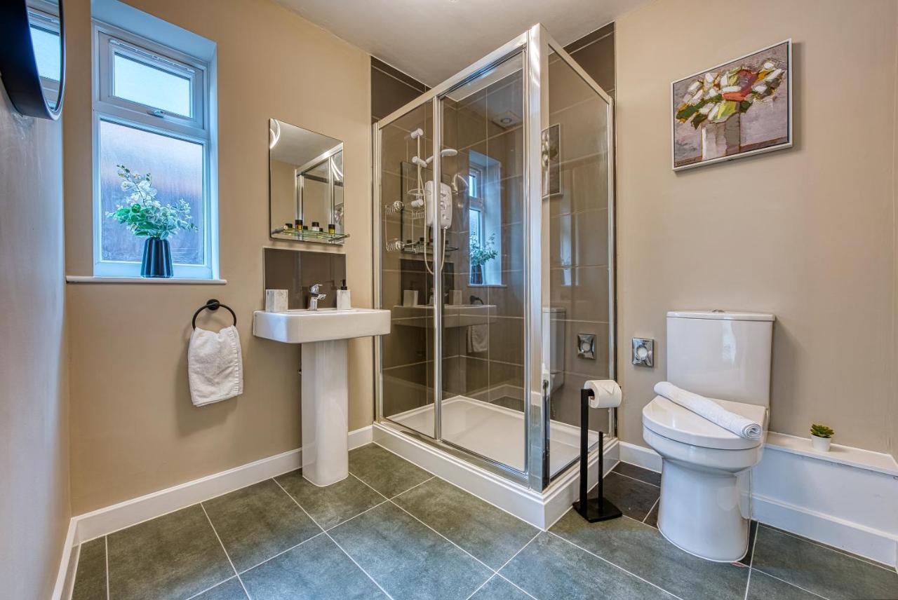 Elegant 5 Bed House - Sleeps 9, Central Solihull, Nec, Jlr, Hs2, Resorts World, Airport Business And Leisure Stays, Экстерьер фото